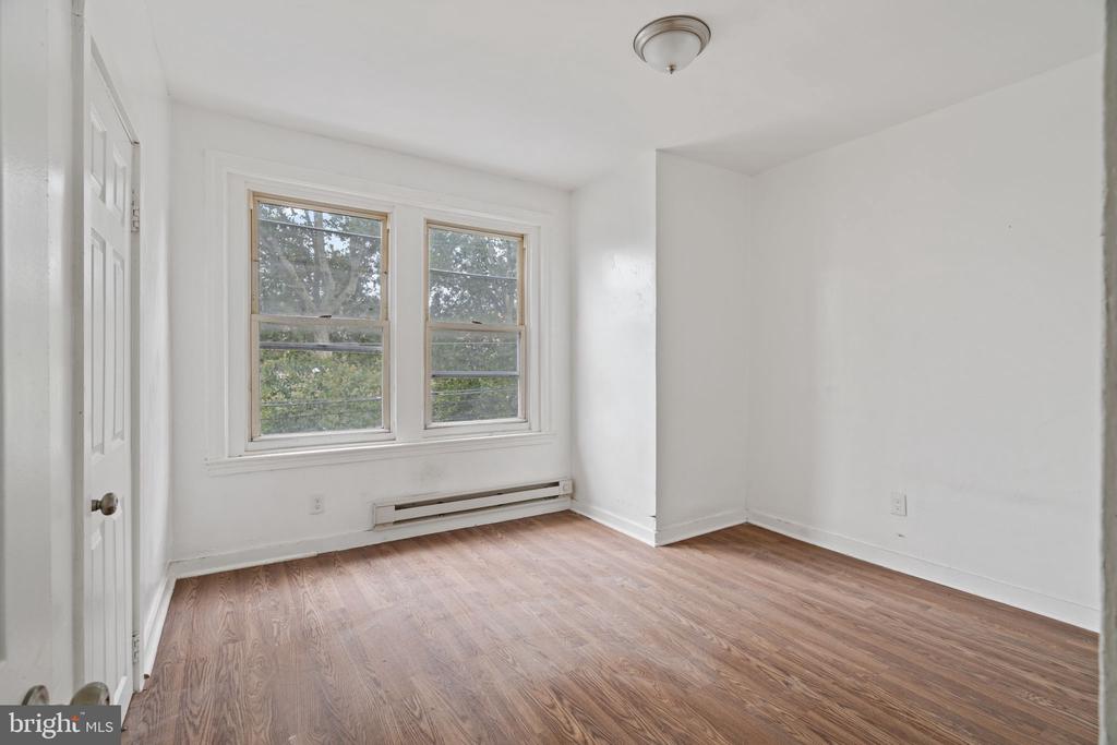 1303 W VENANGO STREET