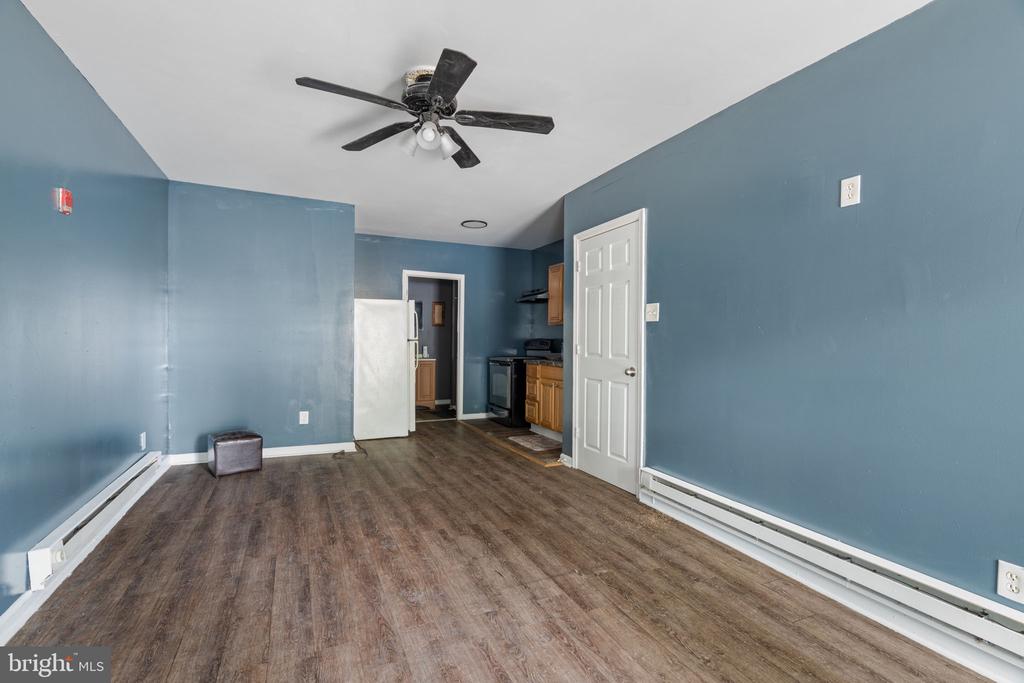 1303 W VENANGO STREET