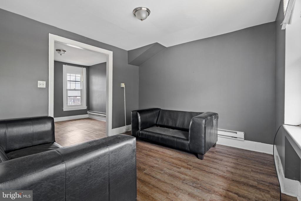 1303 W VENANGO STREET