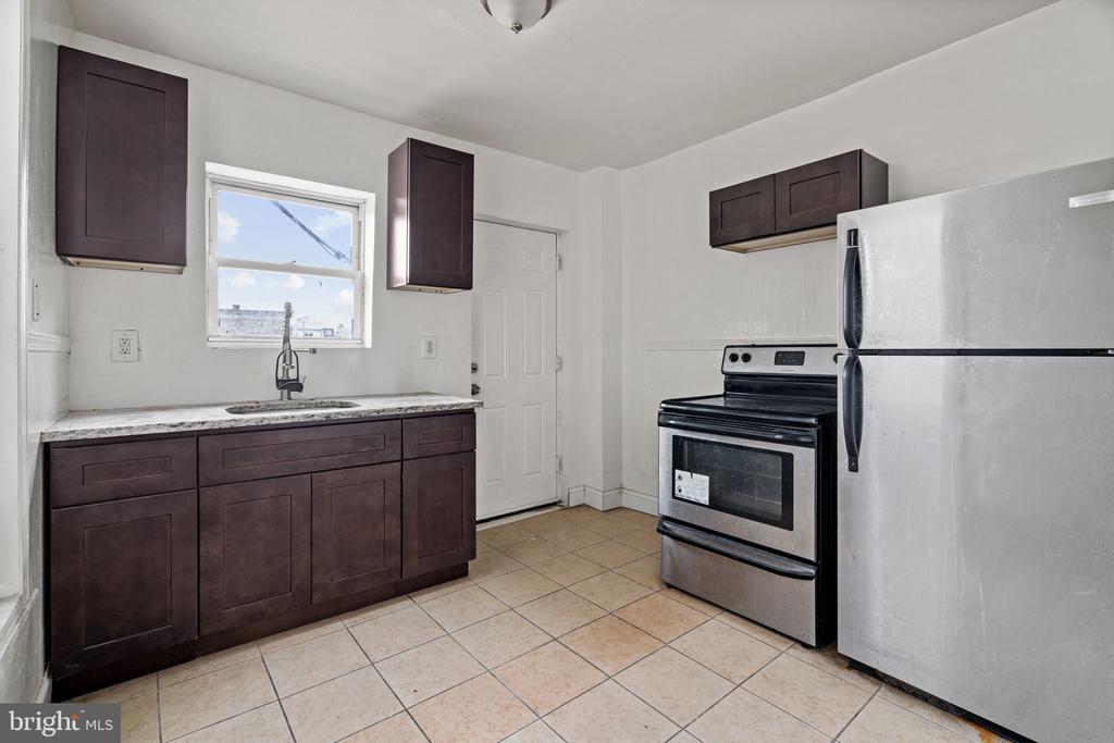 1303 W VENANGO STREET