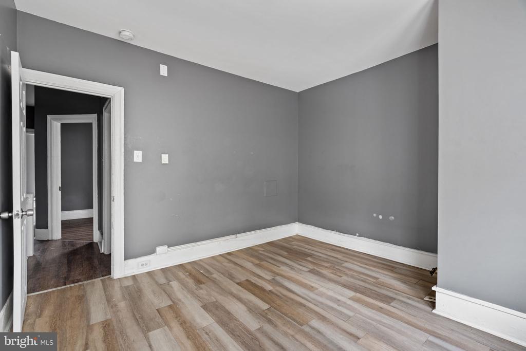 1303 W VENANGO STREET
