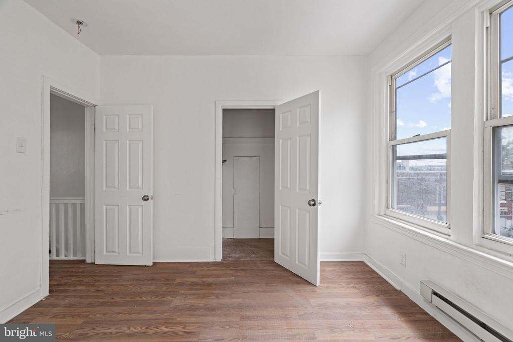 1303 W VENANGO STREET