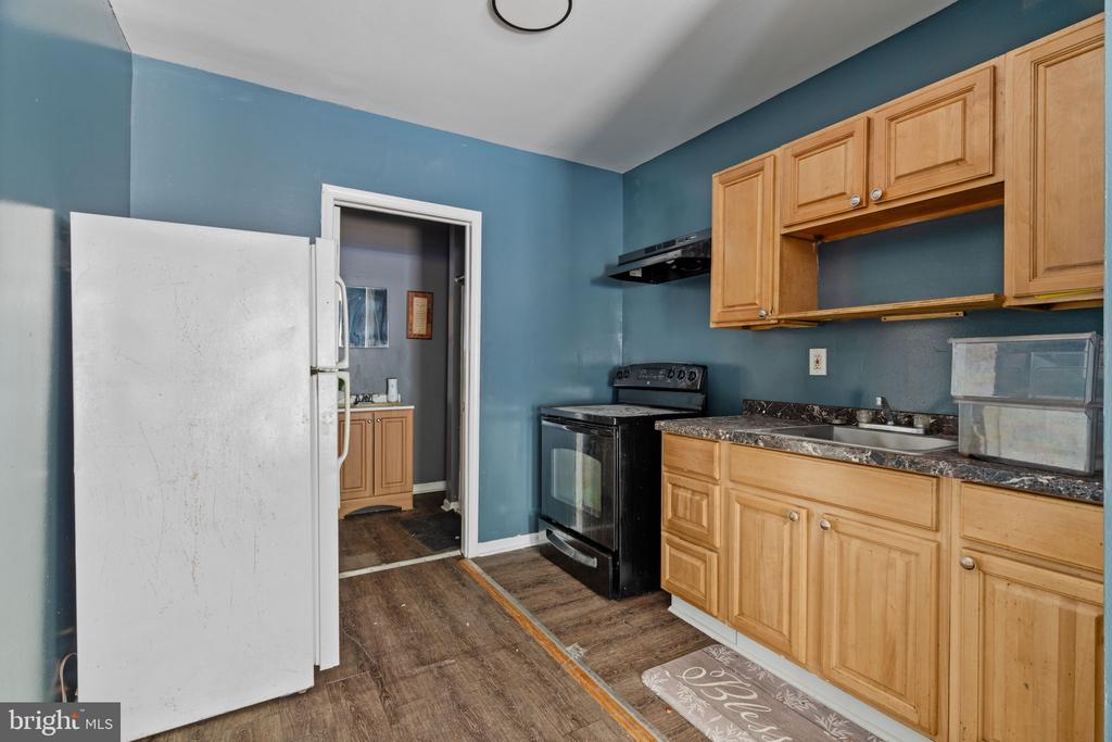1303 W VENANGO STREET