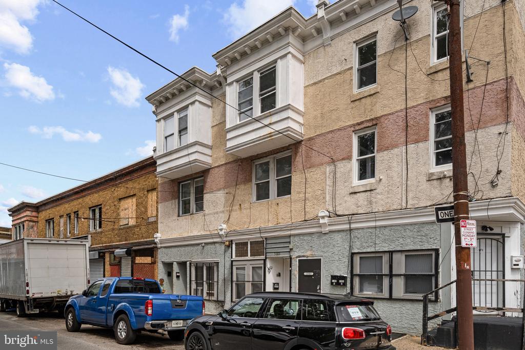 1303 W VENANGO STREET