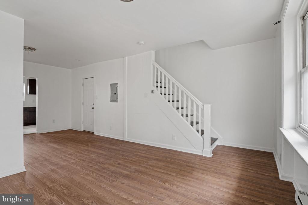 1303 W VENANGO STREET