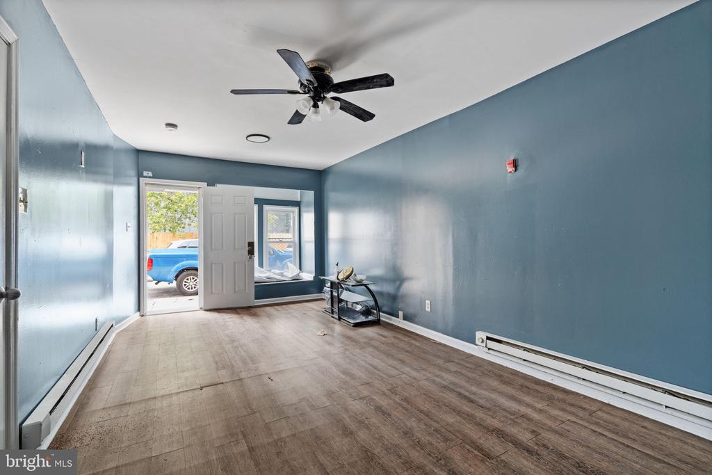 1303 W VENANGO STREET