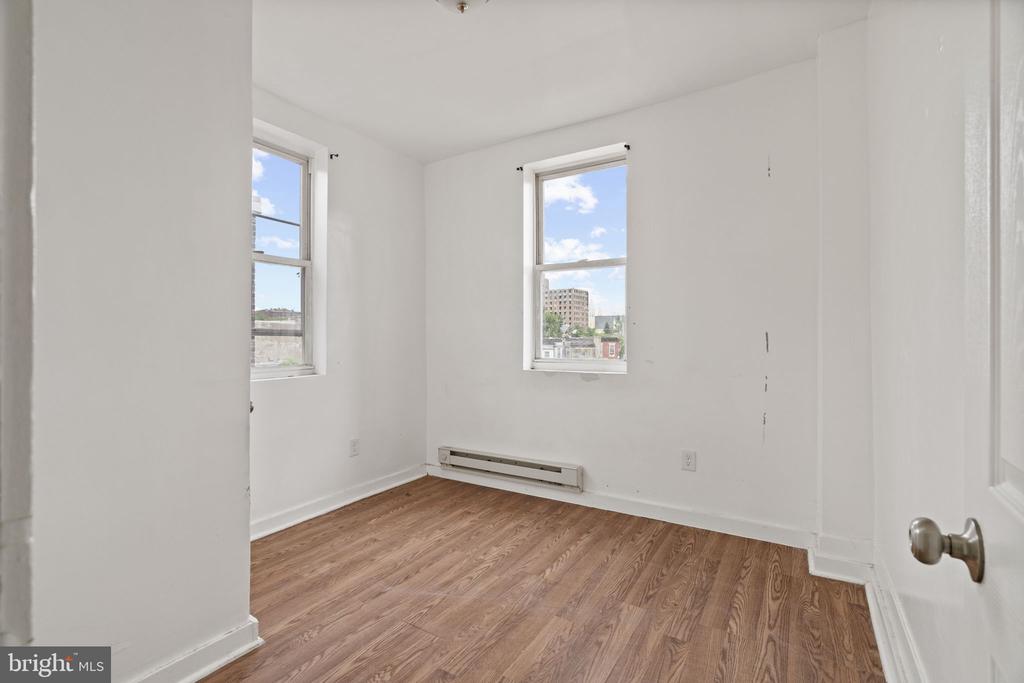 1303 W VENANGO STREET