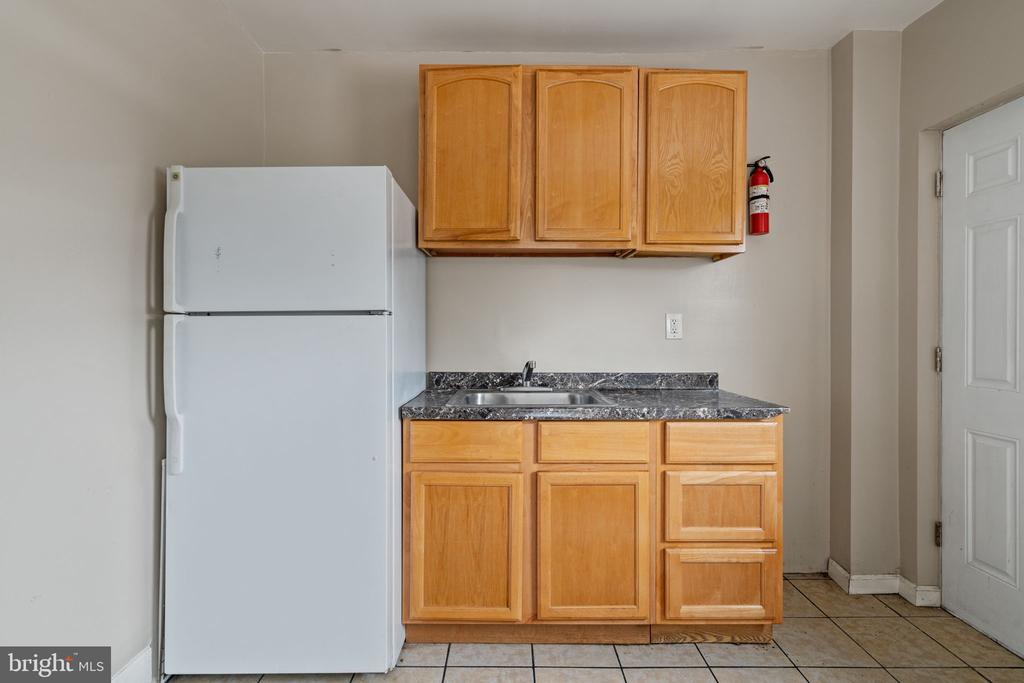 1303 W VENANGO STREET
