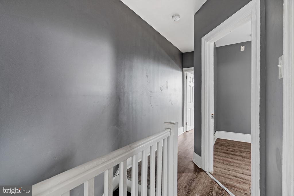 1303 W VENANGO STREET