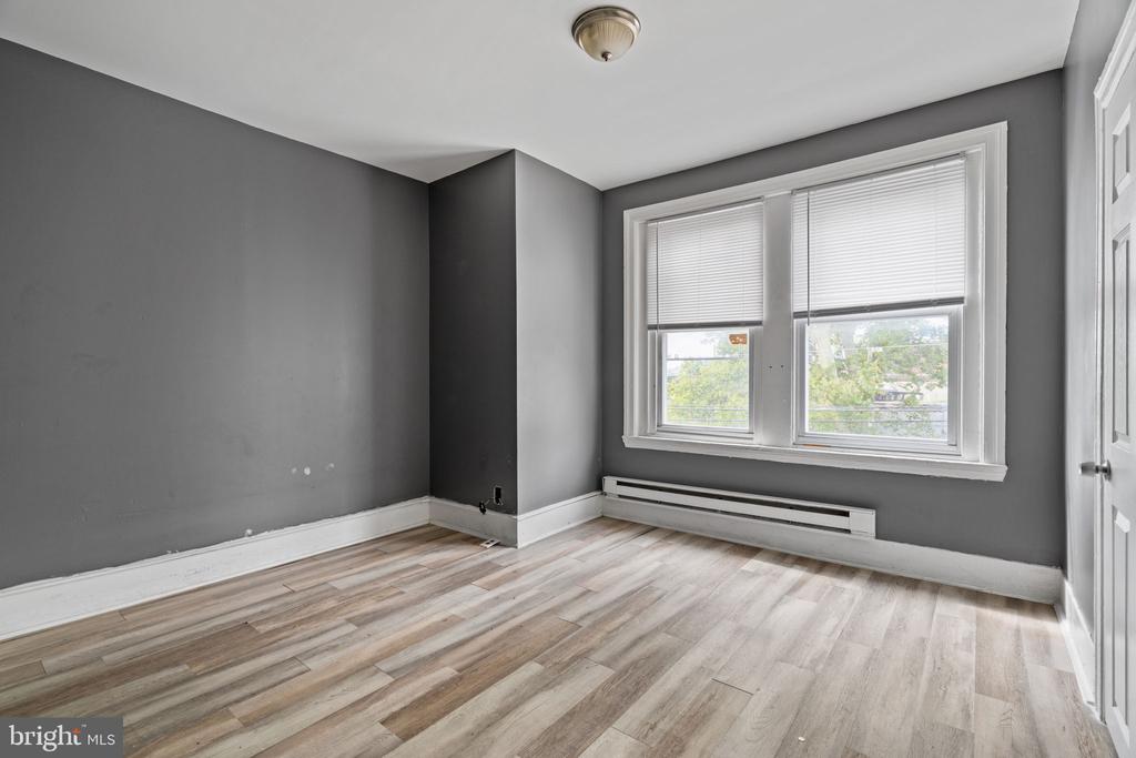 1303 W VENANGO STREET