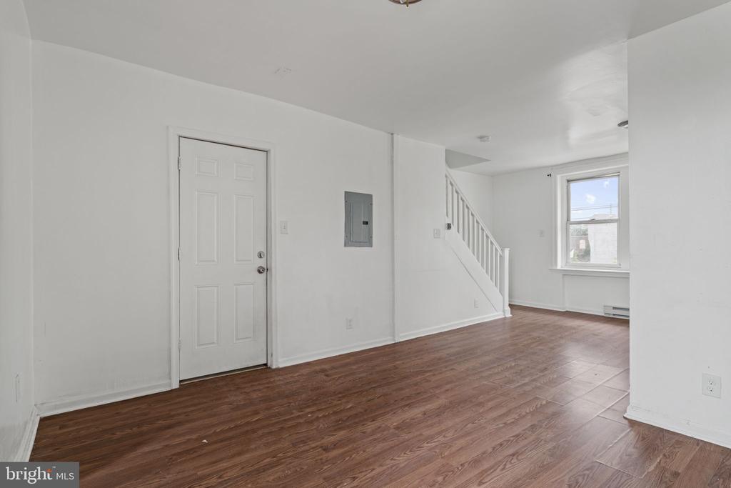 1303 W VENANGO STREET