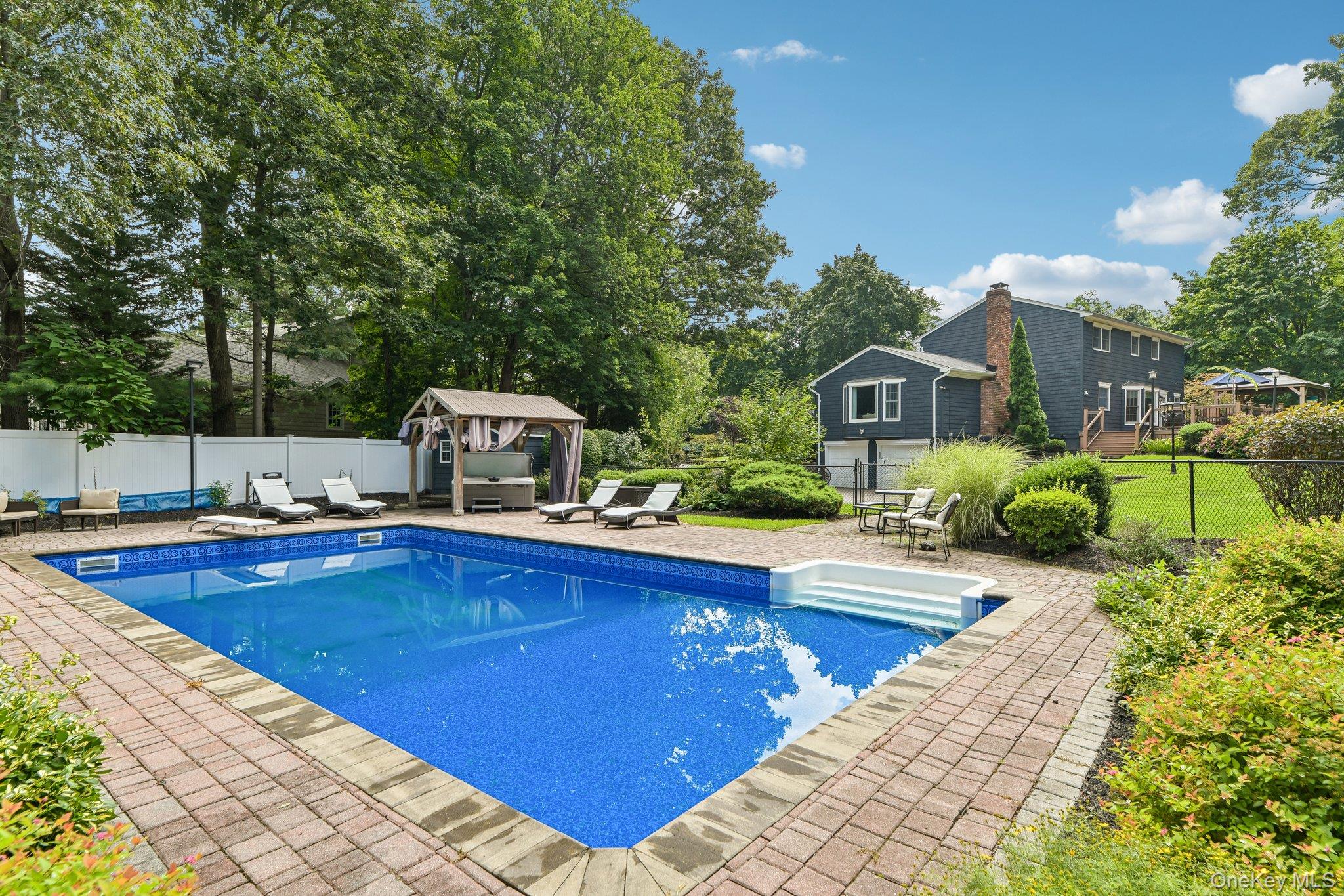 6 Pebble Hill Court