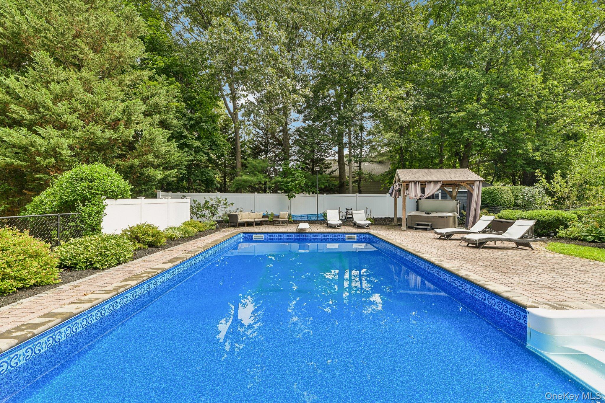 6 Pebble Hill Court