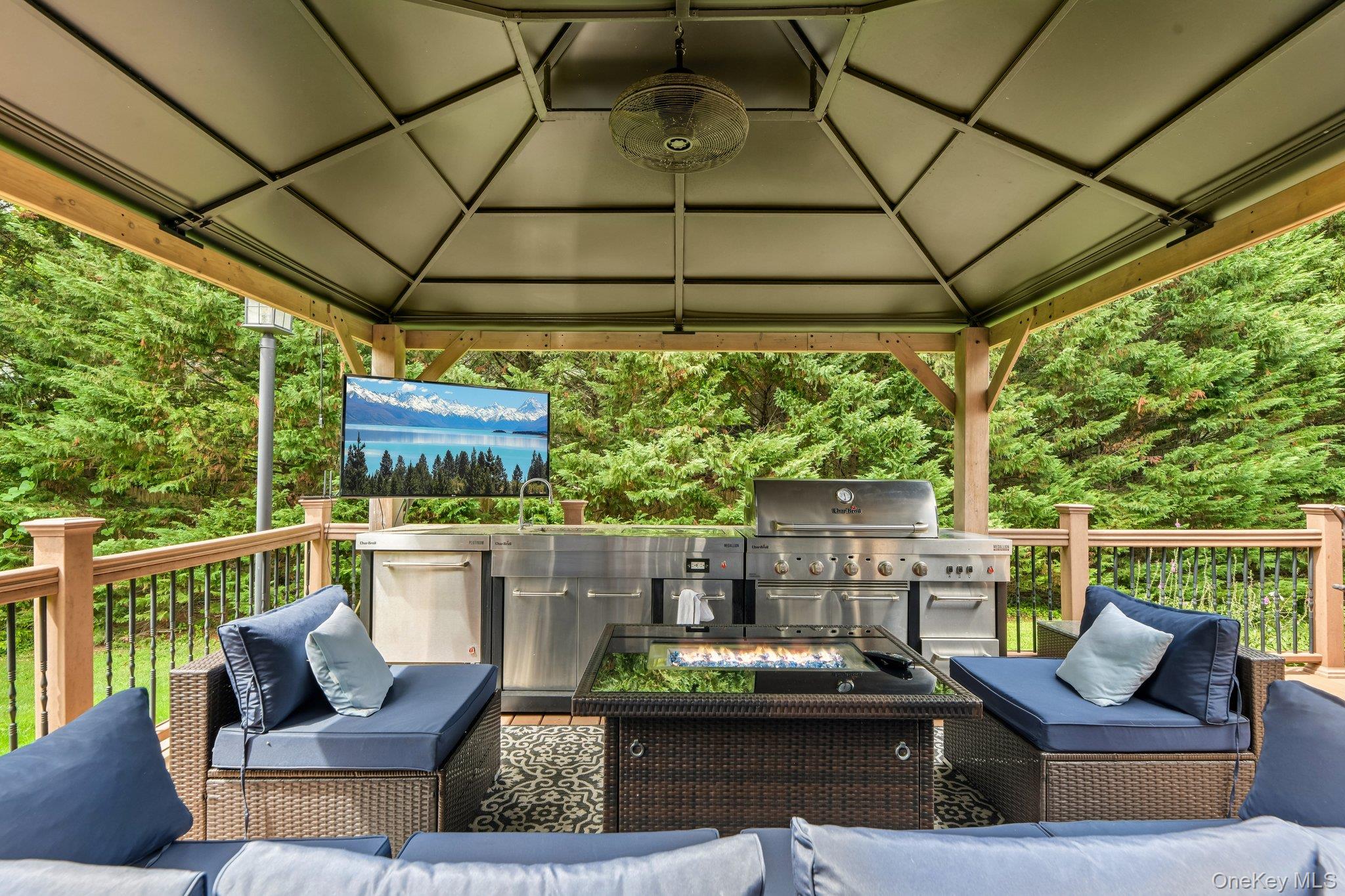 6 Pebble Hill Court