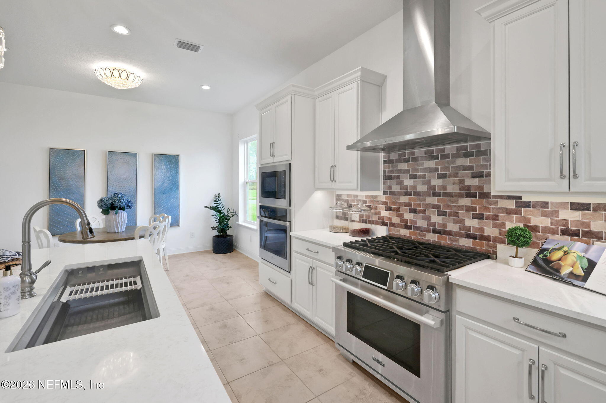 2812 CASSIA Lane