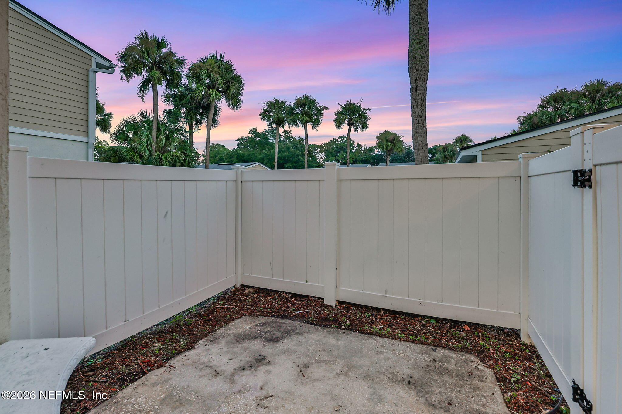7950 LOS ROBLES Court 7950