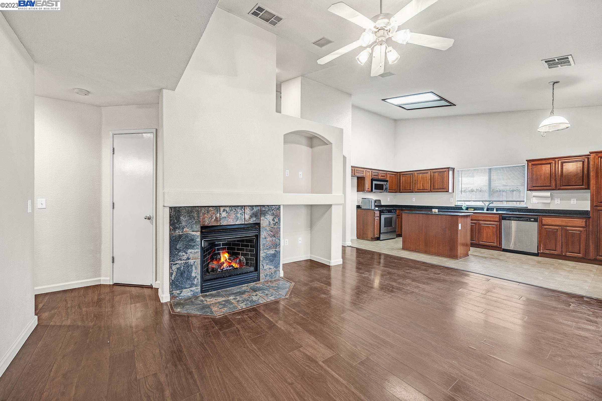 4112 Felicitia Ct