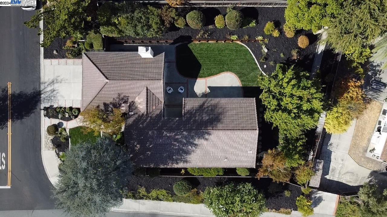 7753 Barn Hollow Ct
