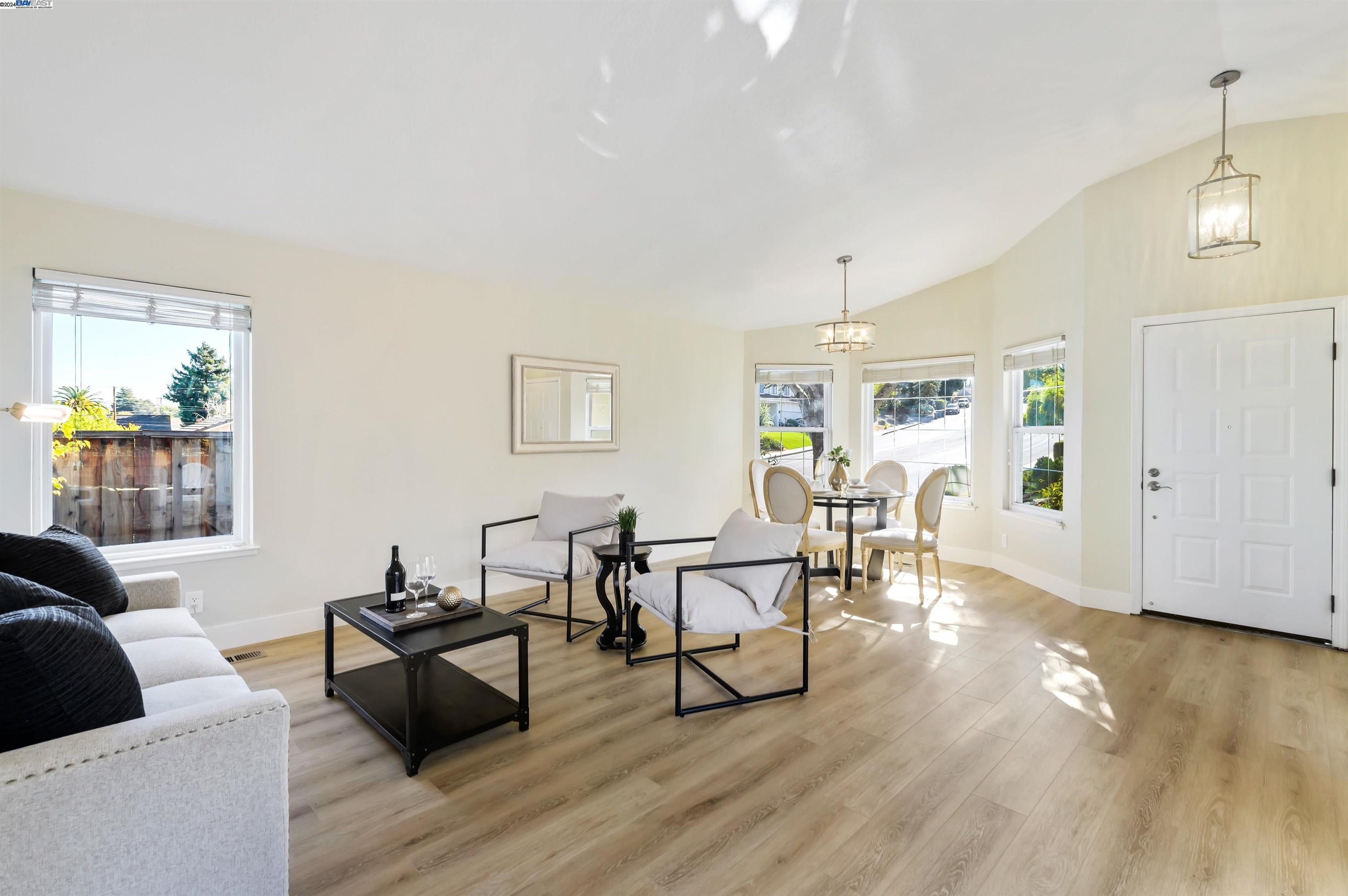 7753 Barn Hollow Ct