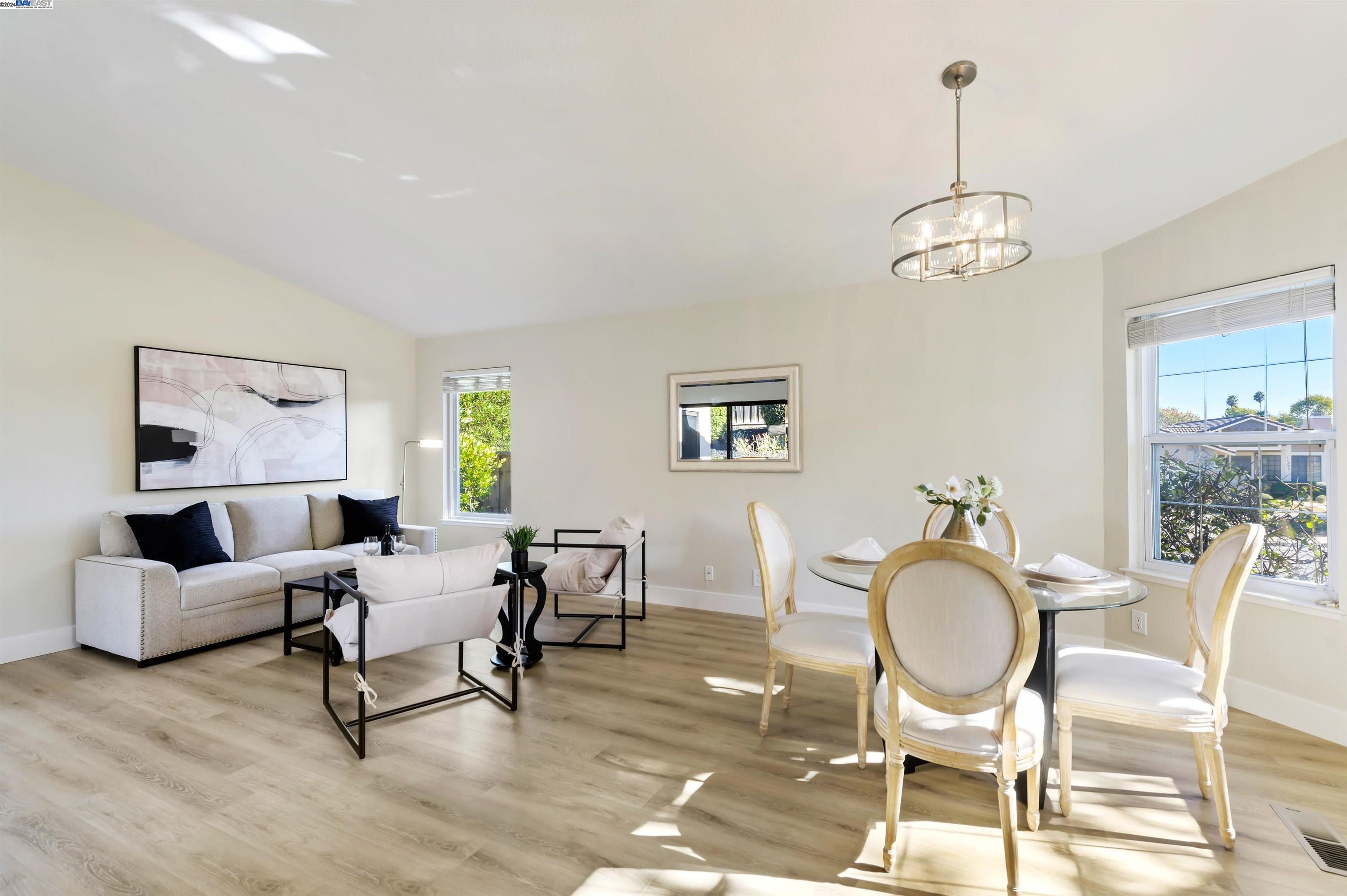 7753 Barn Hollow Ct