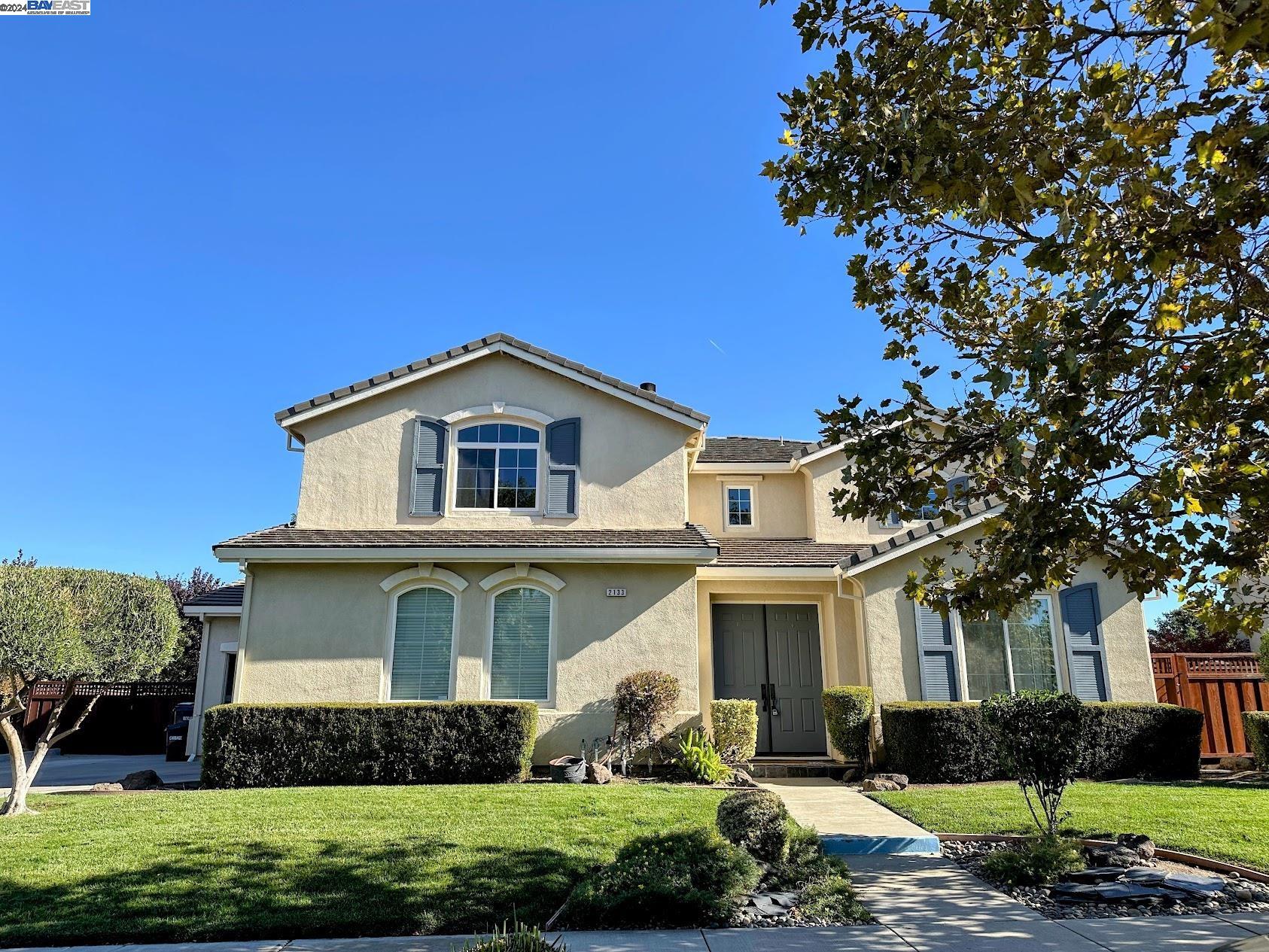2133 Bluffs Dr