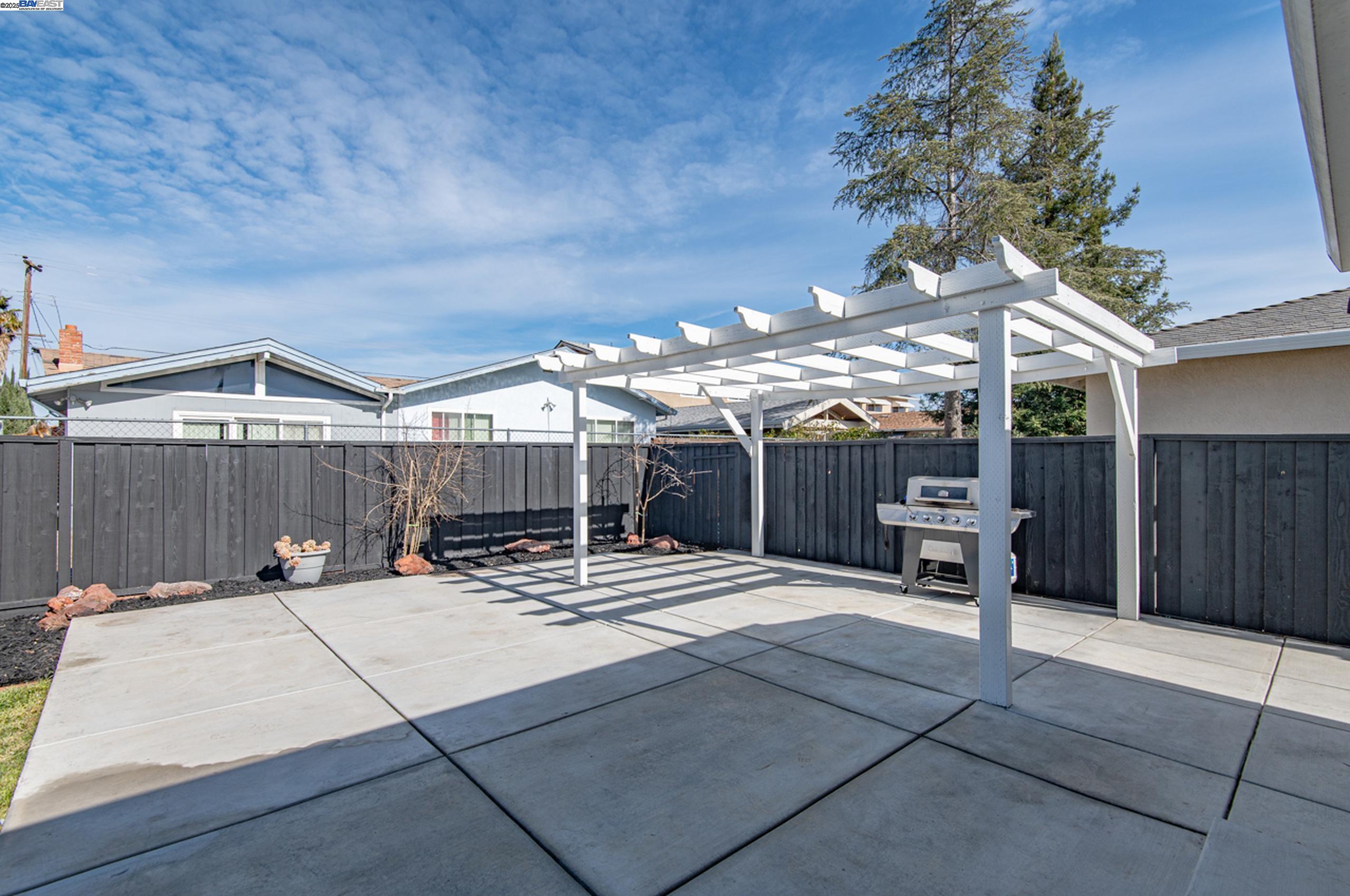 566 Sonoma Ave