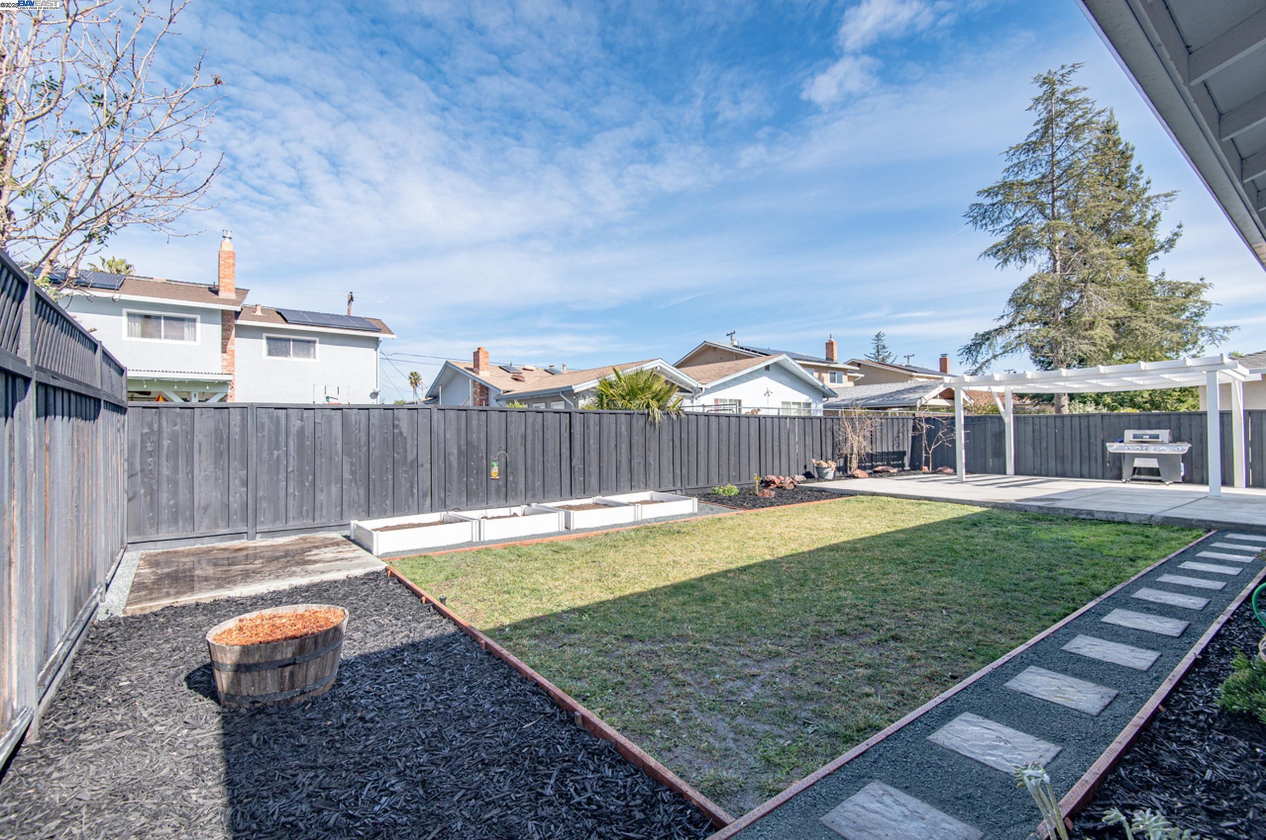 566 Sonoma Ave