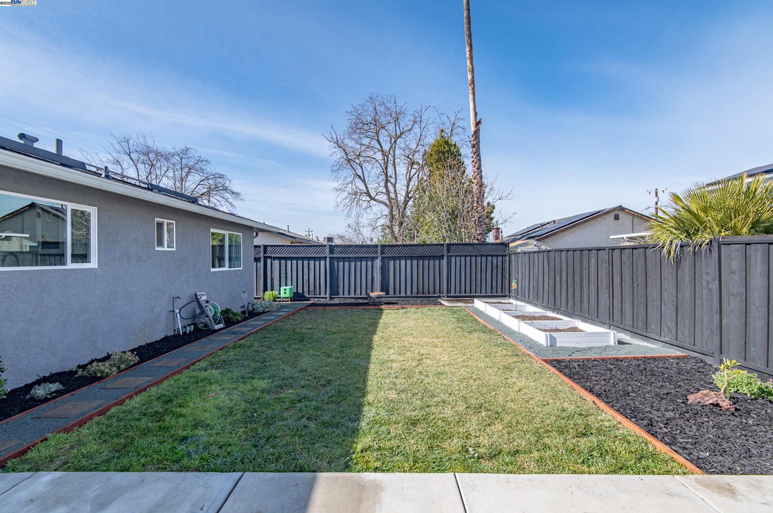 566 Sonoma Ave