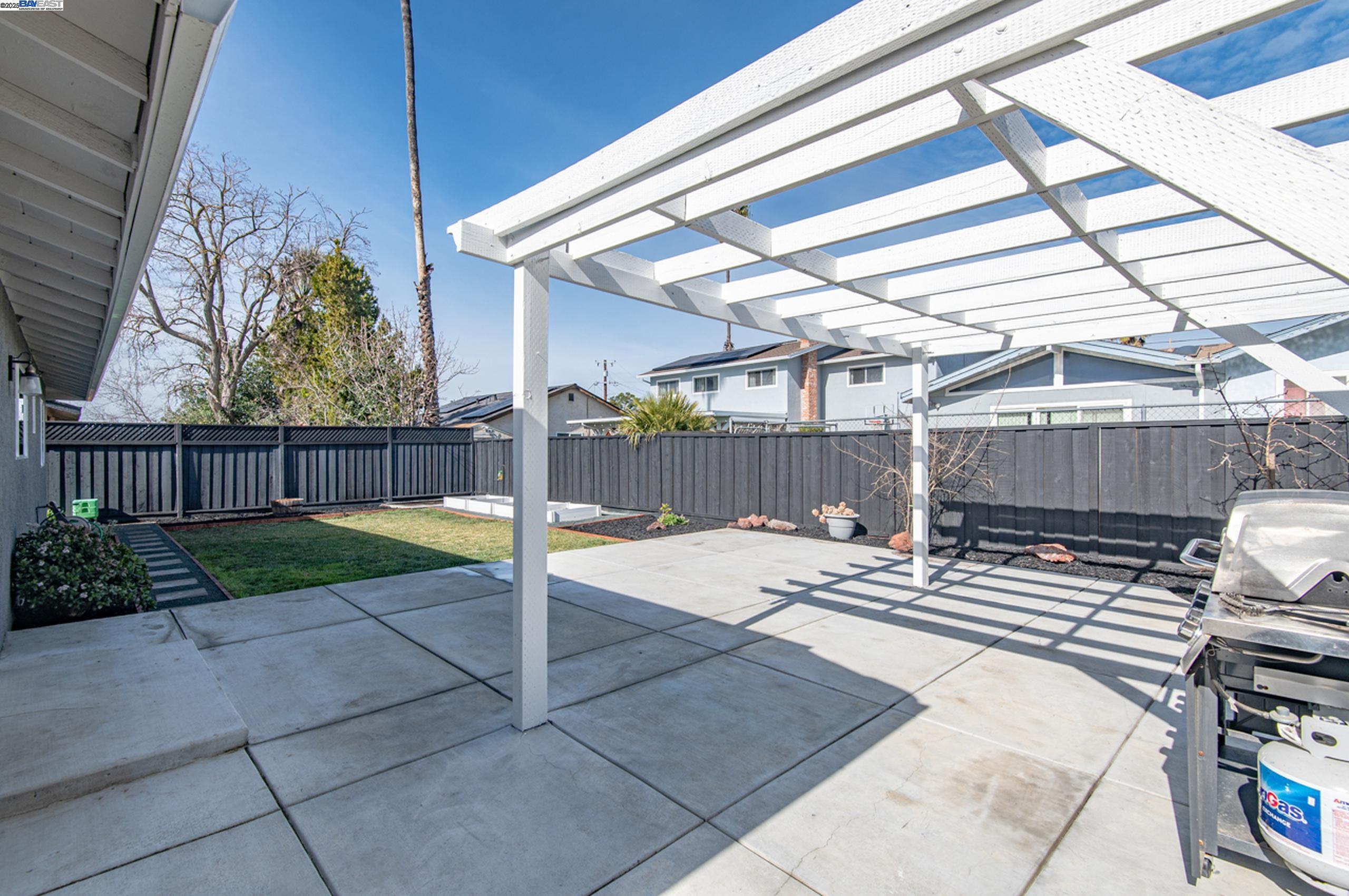 566 Sonoma Ave