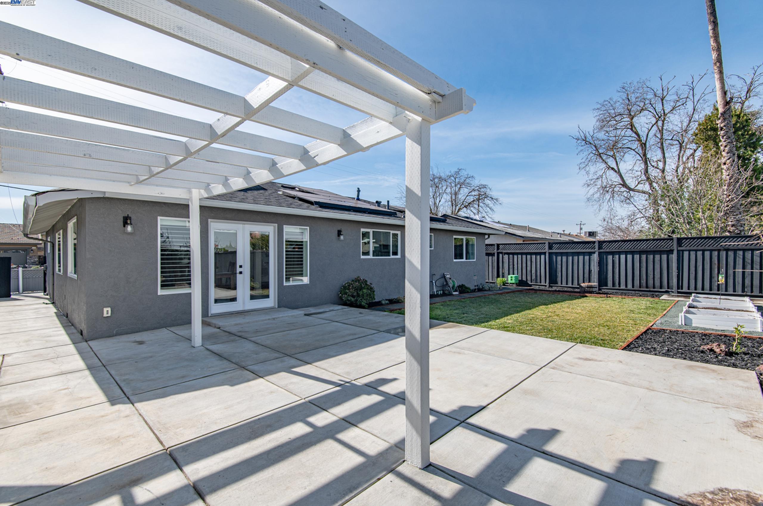 566 Sonoma Ave