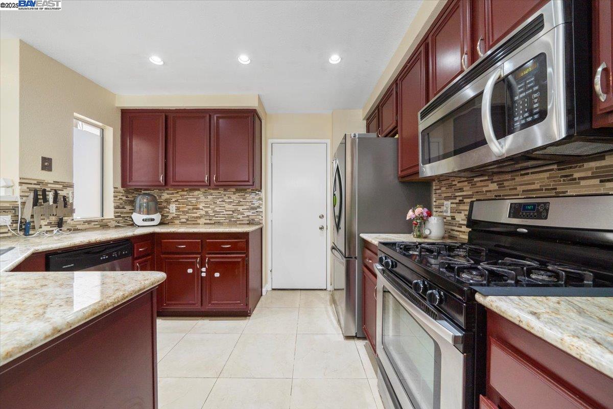 5209 Fairbanks Cmn