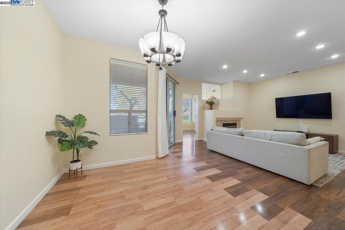 5209 Fairbanks Cmn