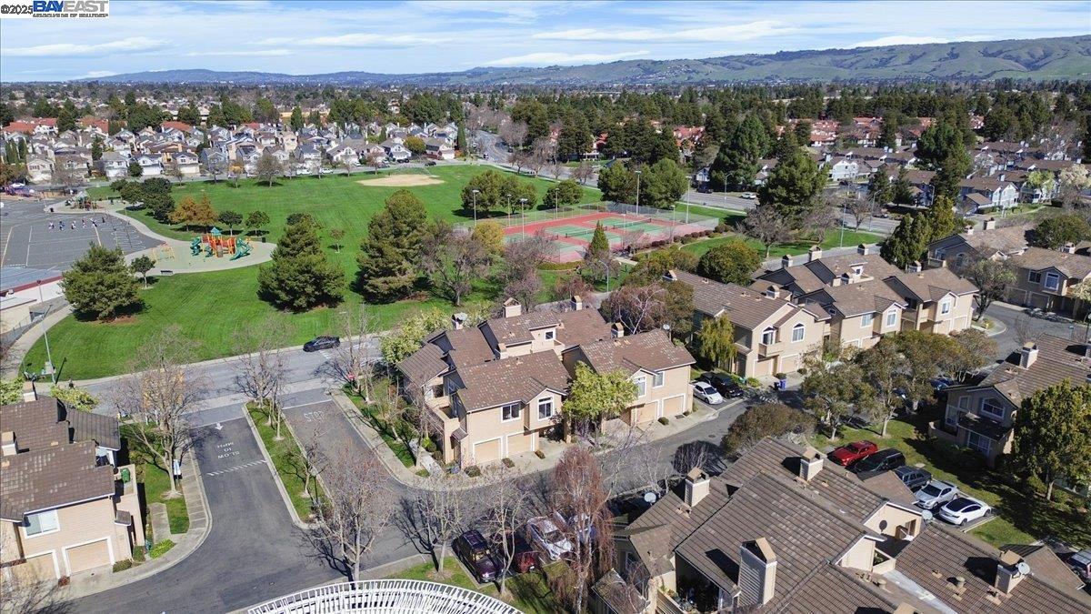 5209 Fairbanks Cmn