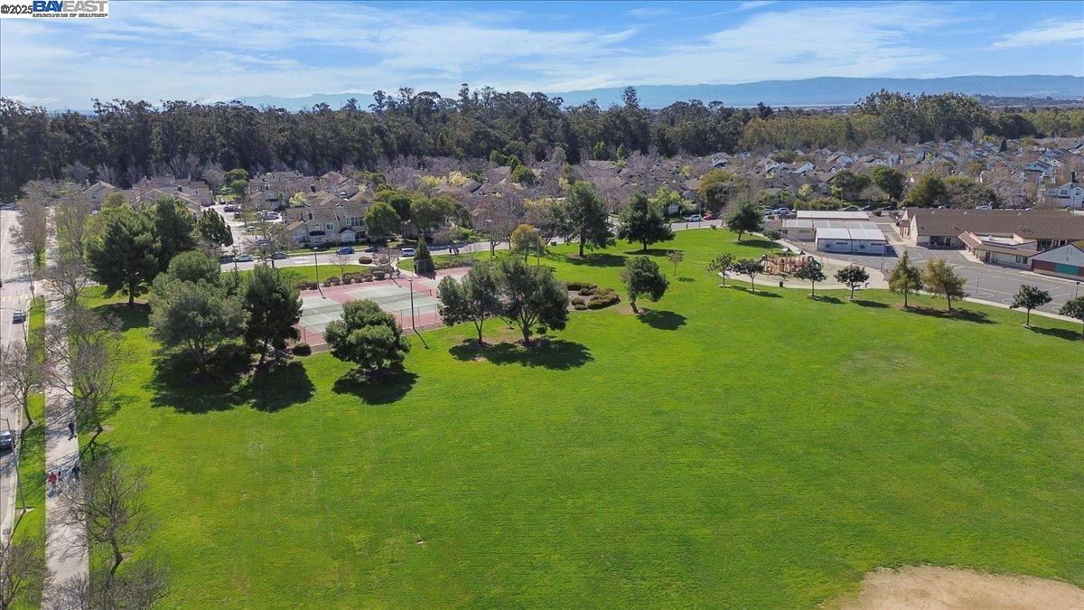 5209 Fairbanks Cmn