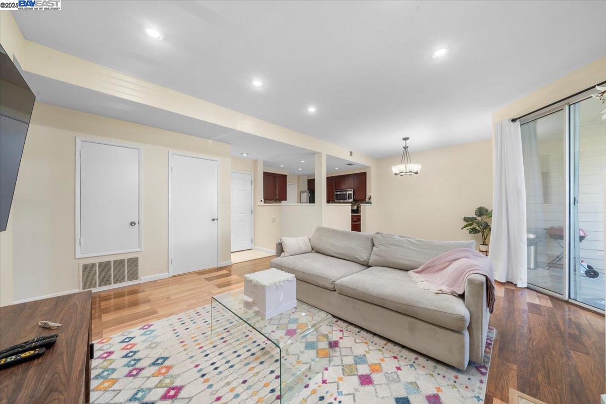 5209 Fairbanks Cmn