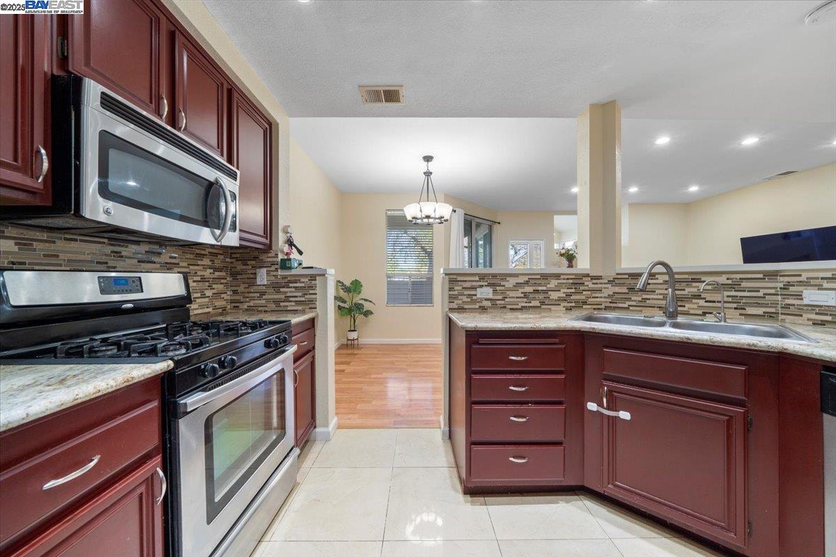 5209 Fairbanks Cmn
