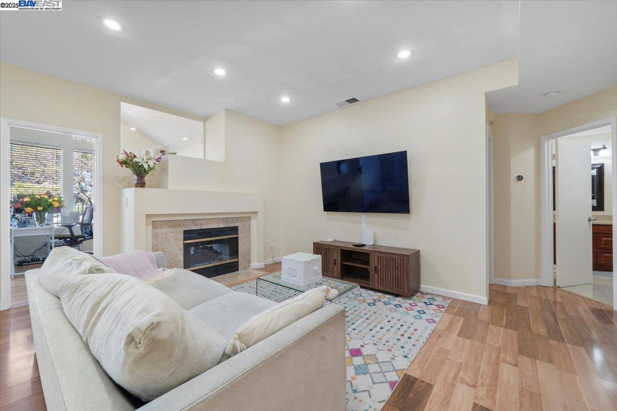 5209 Fairbanks Cmn