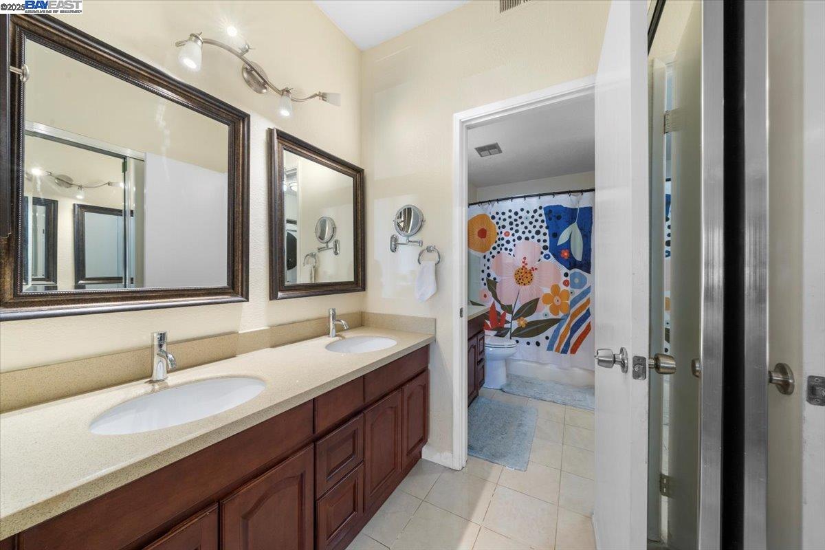 5209 Fairbanks Cmn