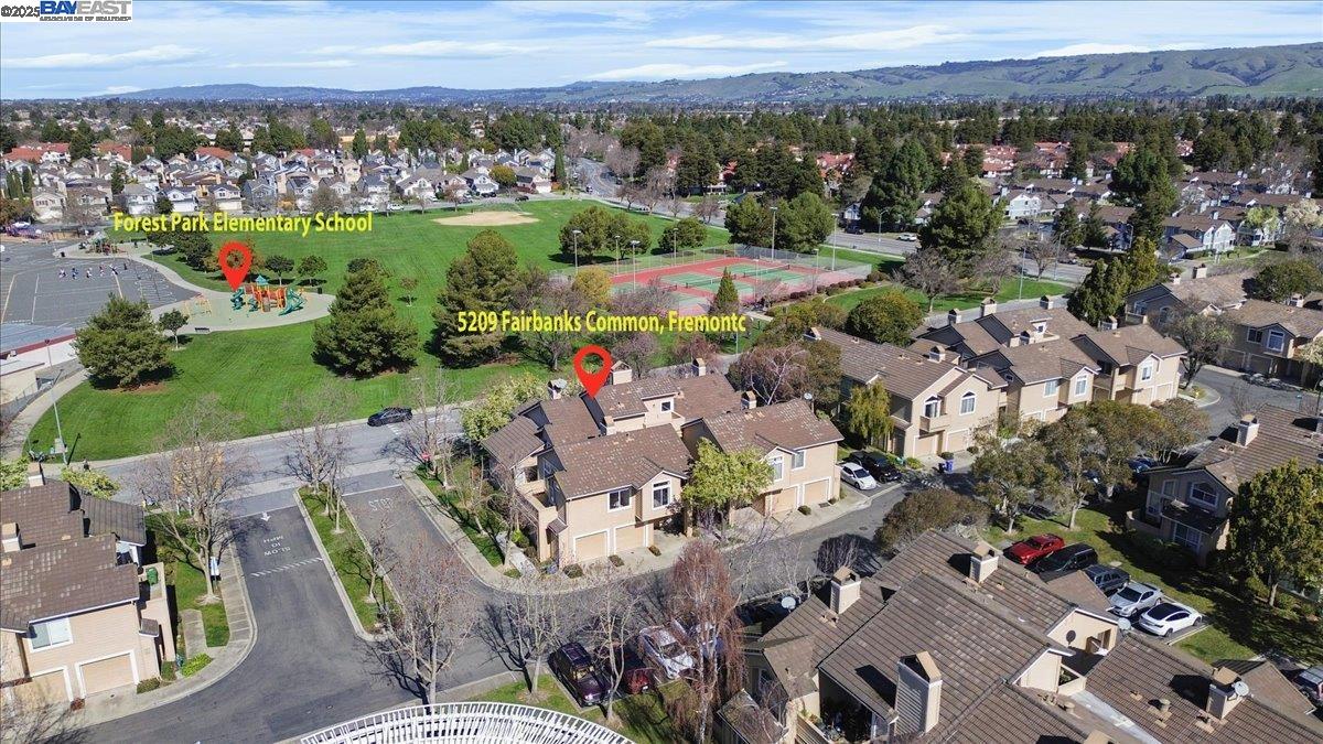 5209 Fairbanks Cmn
