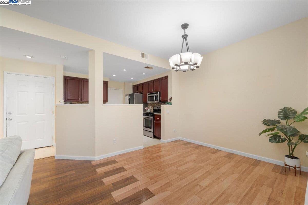 5209 Fairbanks Cmn