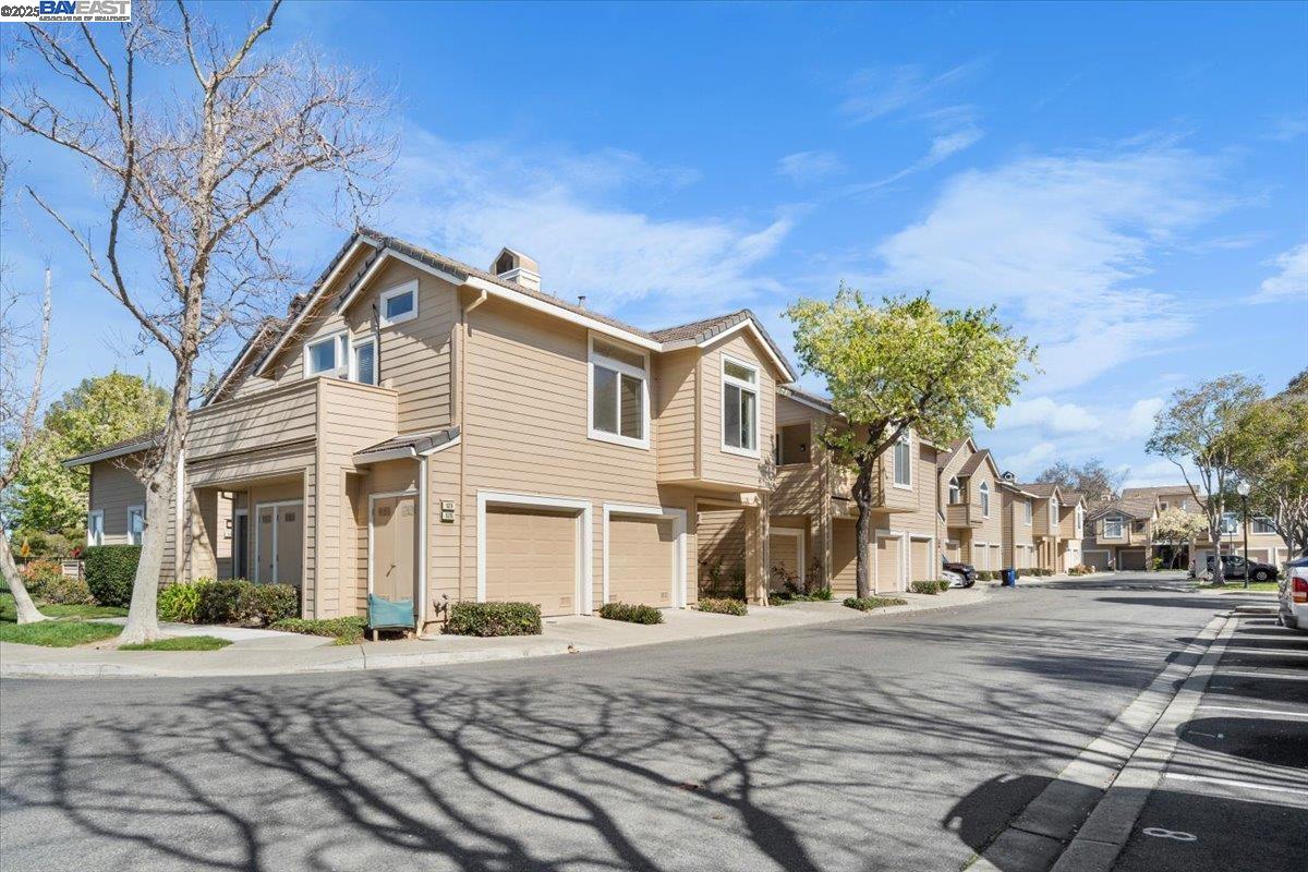 5209 Fairbanks Cmn