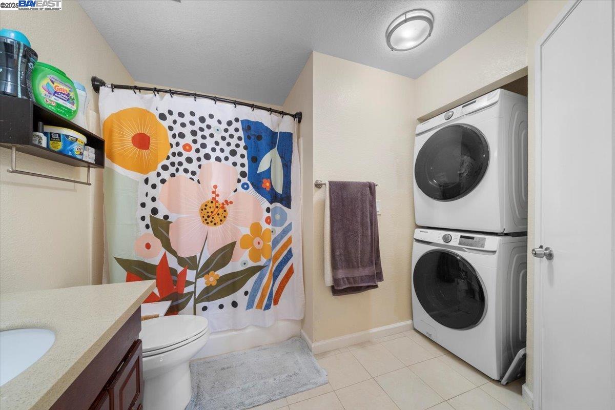 5209 Fairbanks Cmn