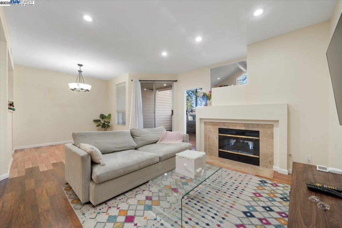 5209 Fairbanks Cmn