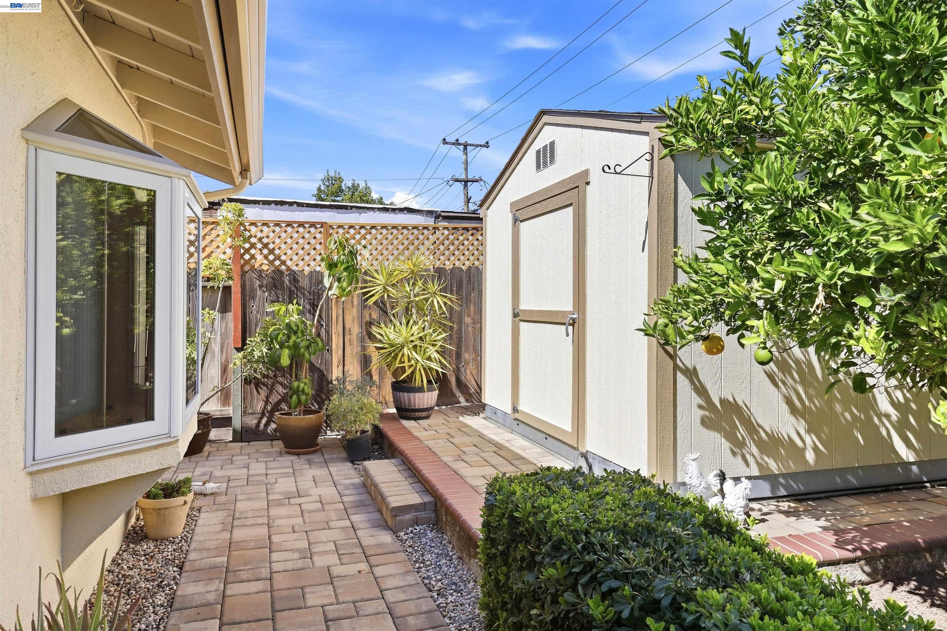 8657 Davona Dr