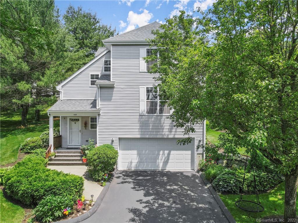 1221 Foxboro Drive 1221