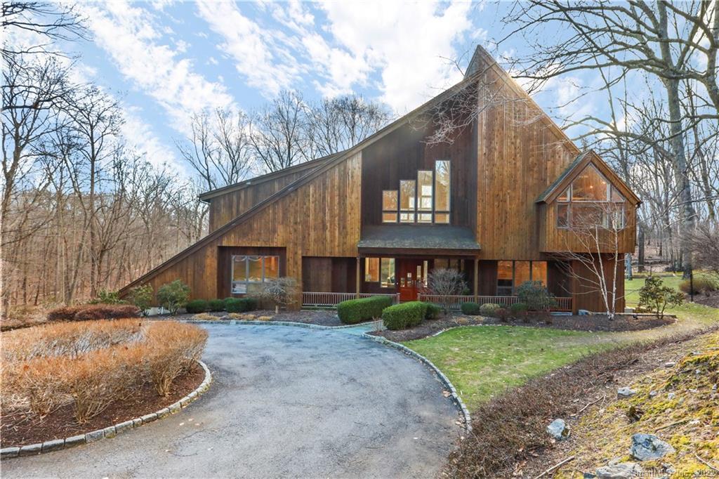 50 Spring Hill Lane North