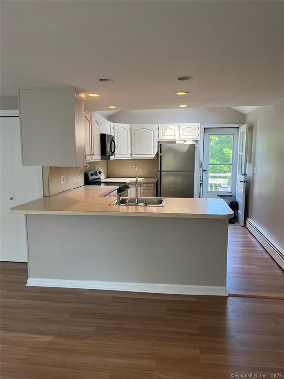 4314 Main Street 2nd floor