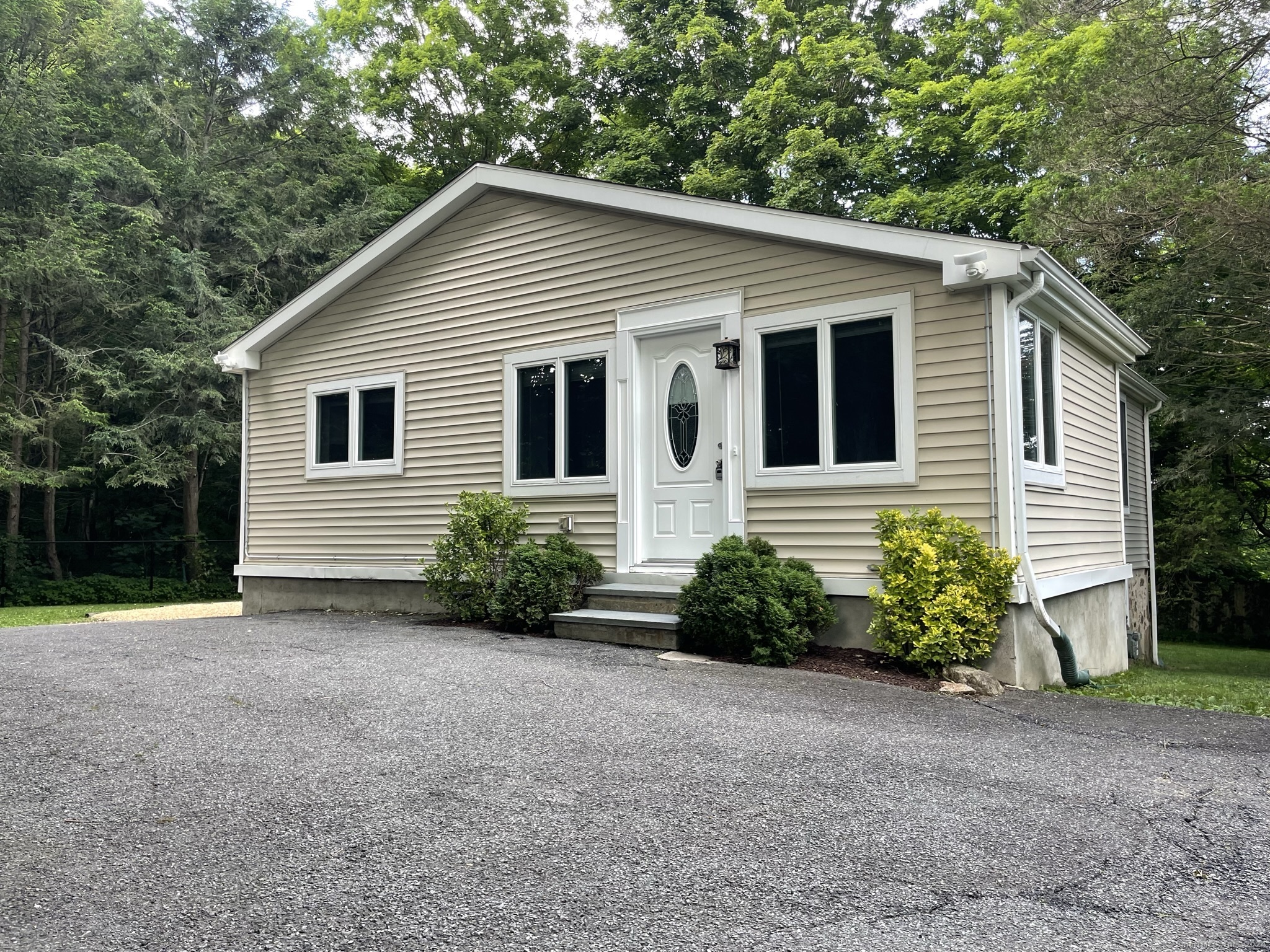 33 Whitney Avenue