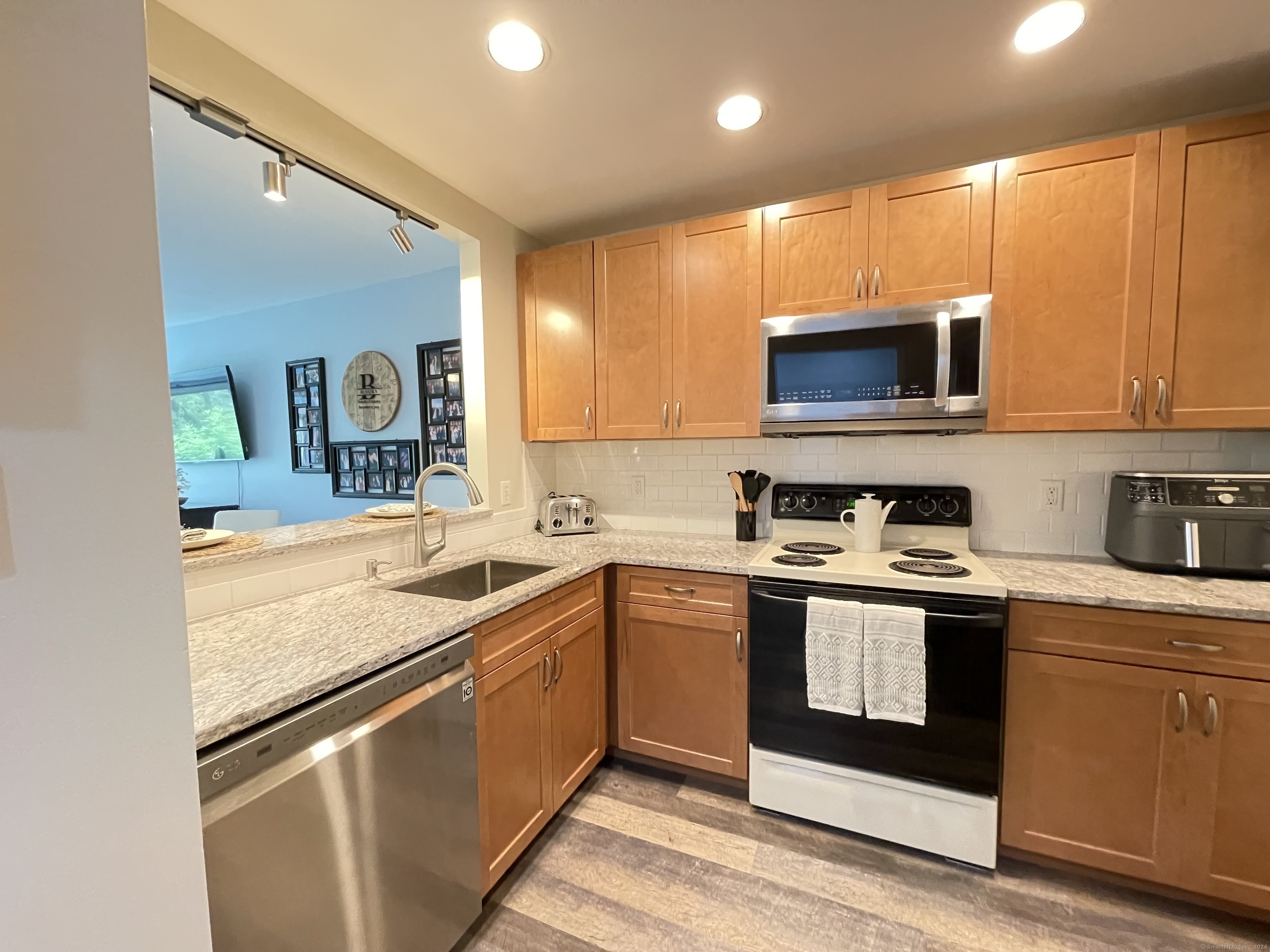 55 Mill Plain Road 32-19