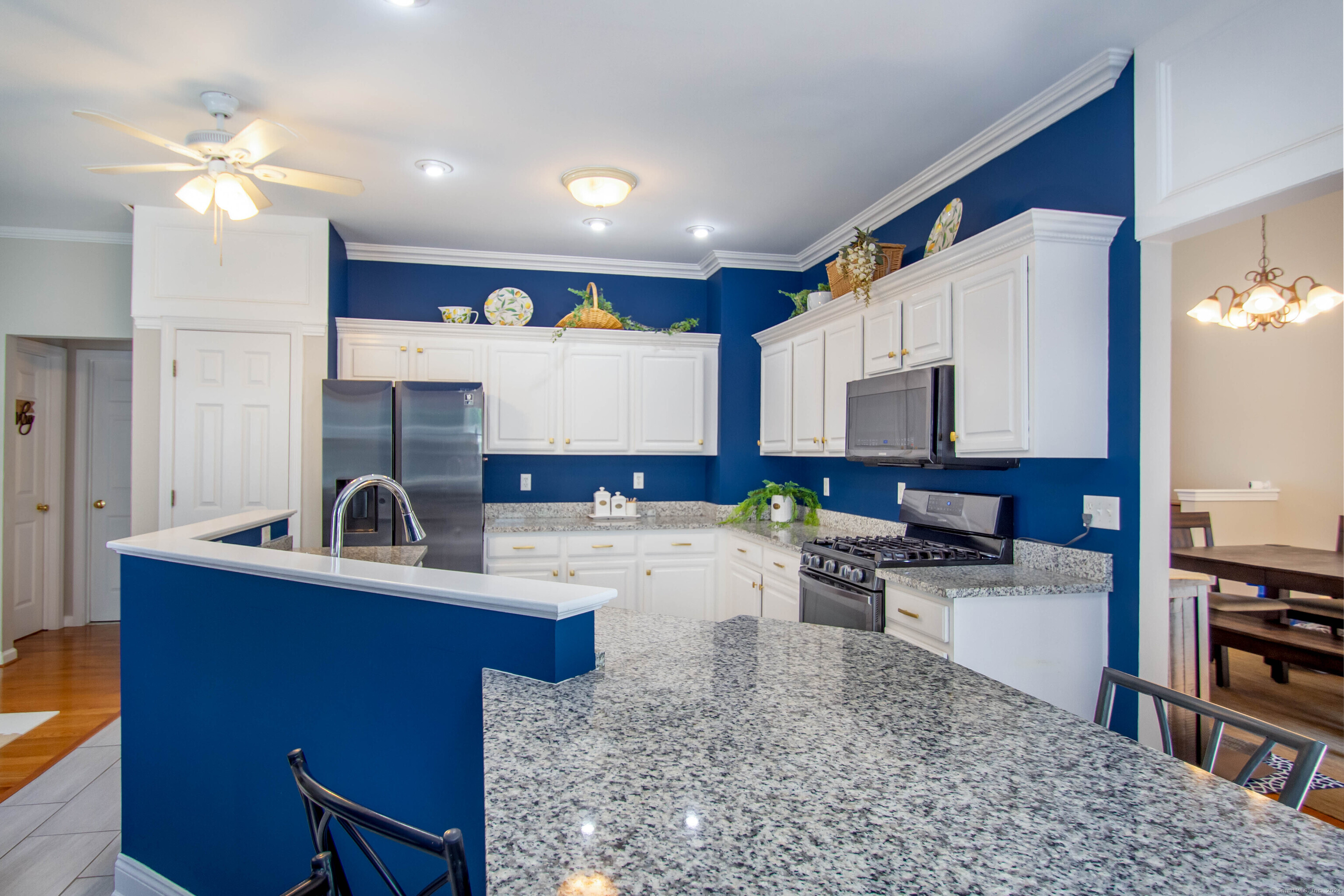 30 Hickory Hill
